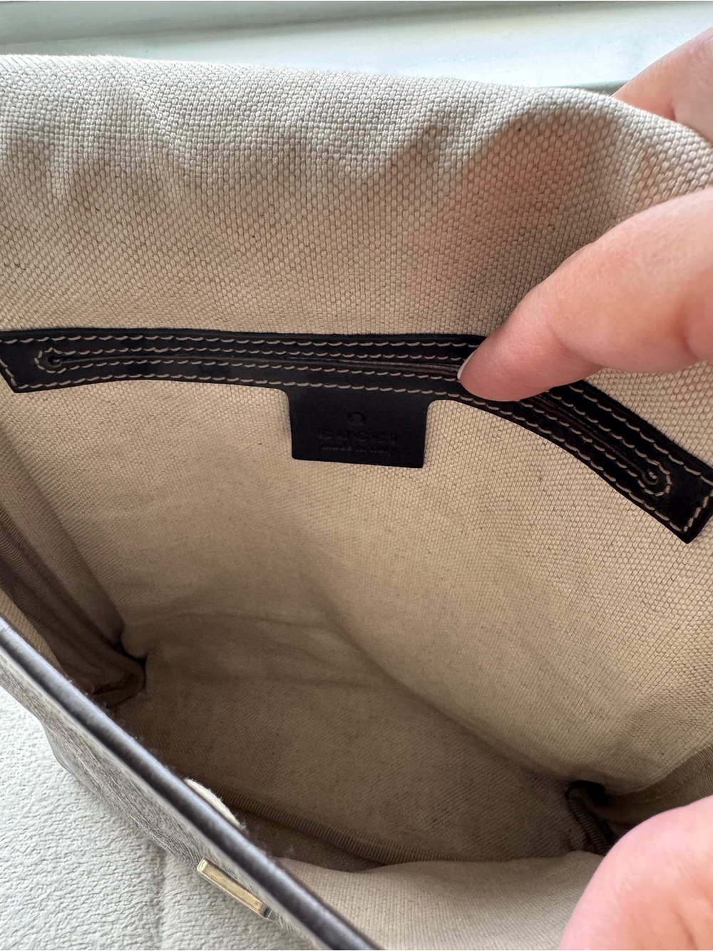 Gucci Classic Monogram Crossbody Messenger Bag in Beige and Brown - Picture 3 of 4
